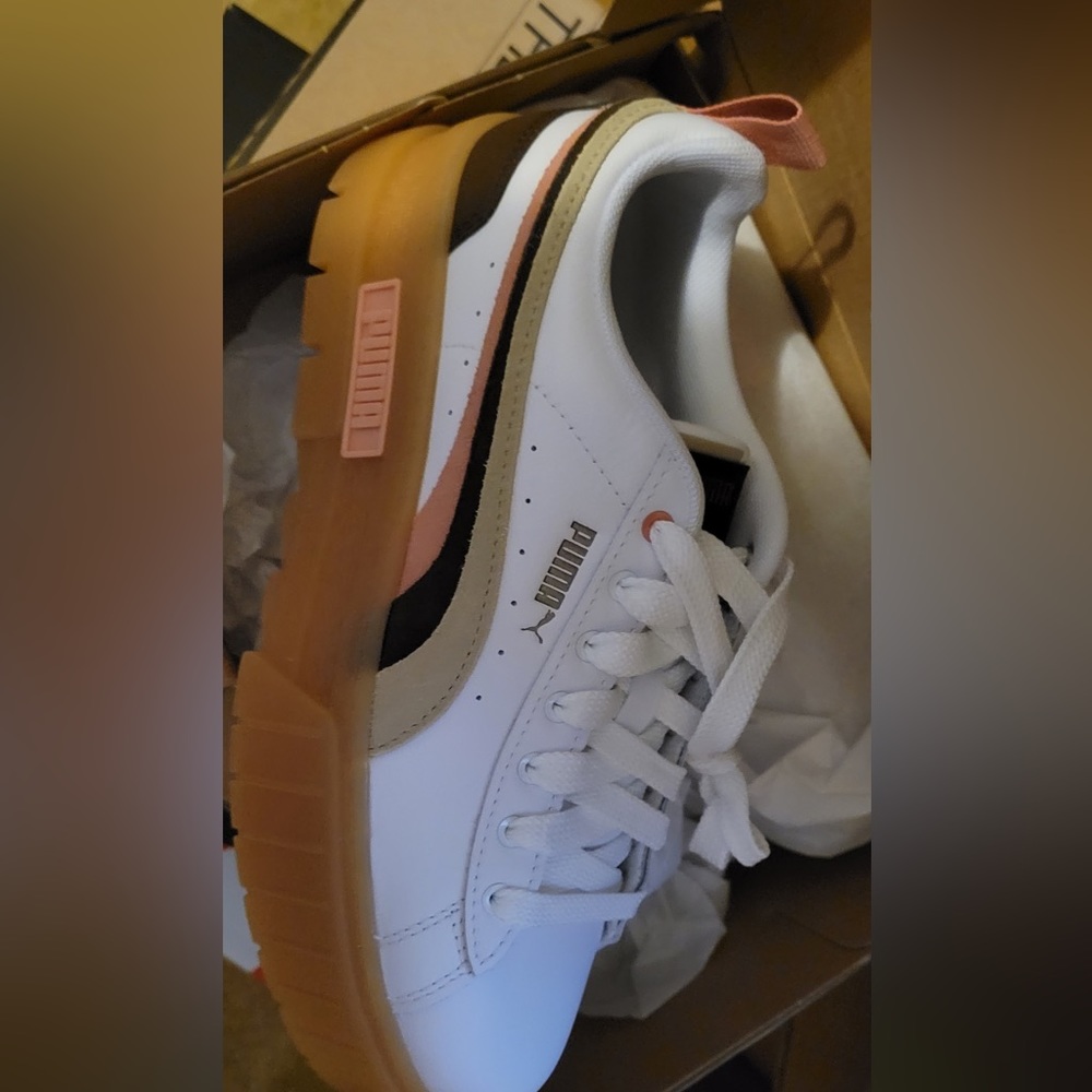 White and brown puma sneakers never worn